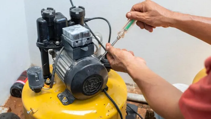 Teknisi Pompa Air Profesional